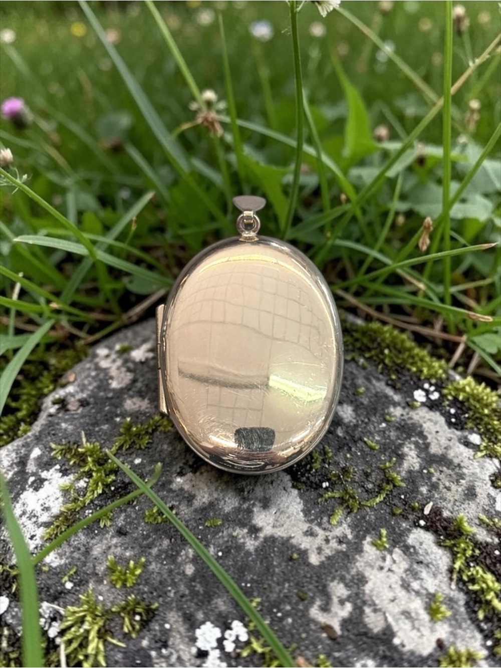 10k Gold Oval Locket